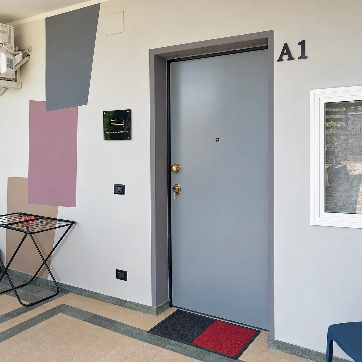 L'ingresso indipendente dell'appartamento al piano terra